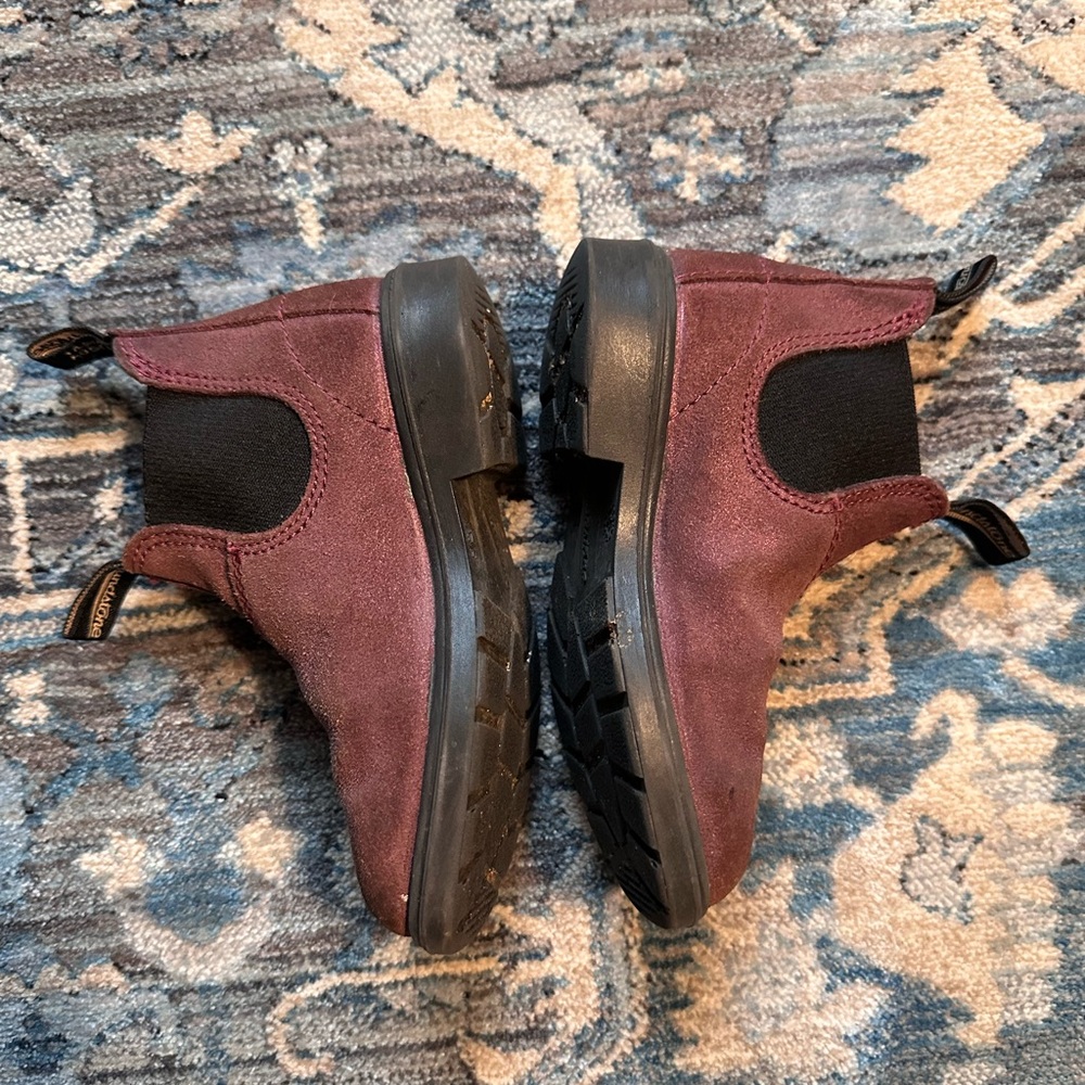 Blundstone kids Chelsea boots.